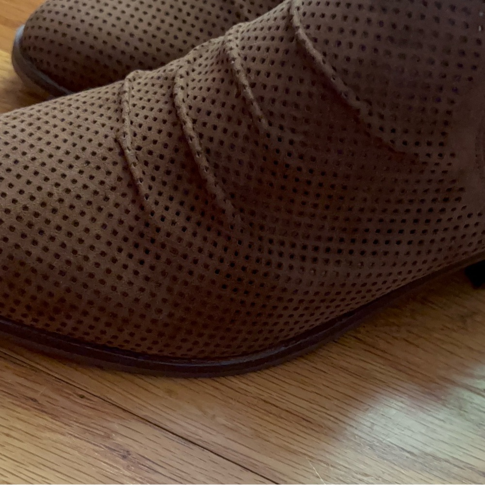 🍁 Vince Camuto Suede Booties - Wide 🍁 - Picture 4 of 14